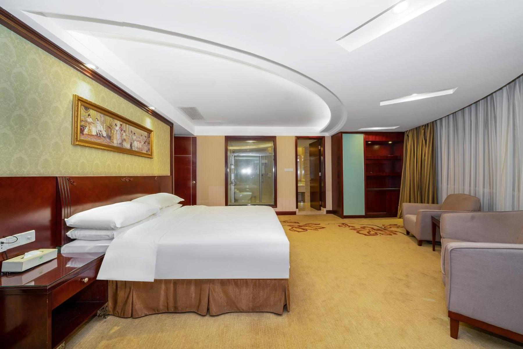 Vienna Hotel (Dongguan Houjie Convention and Exhibition Center) 33/75