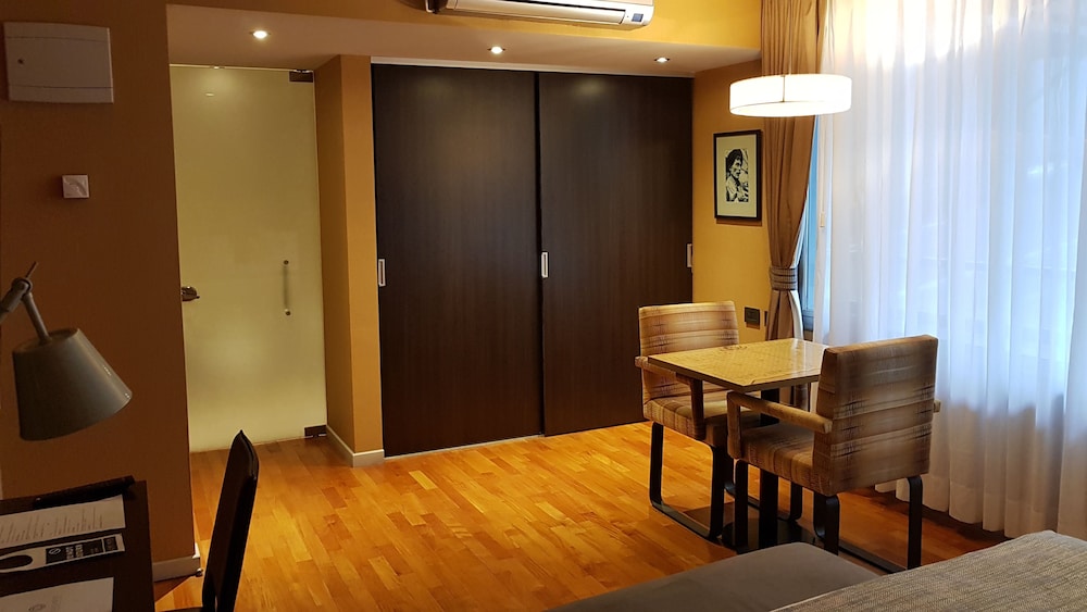 Sileo Hotel 51/59