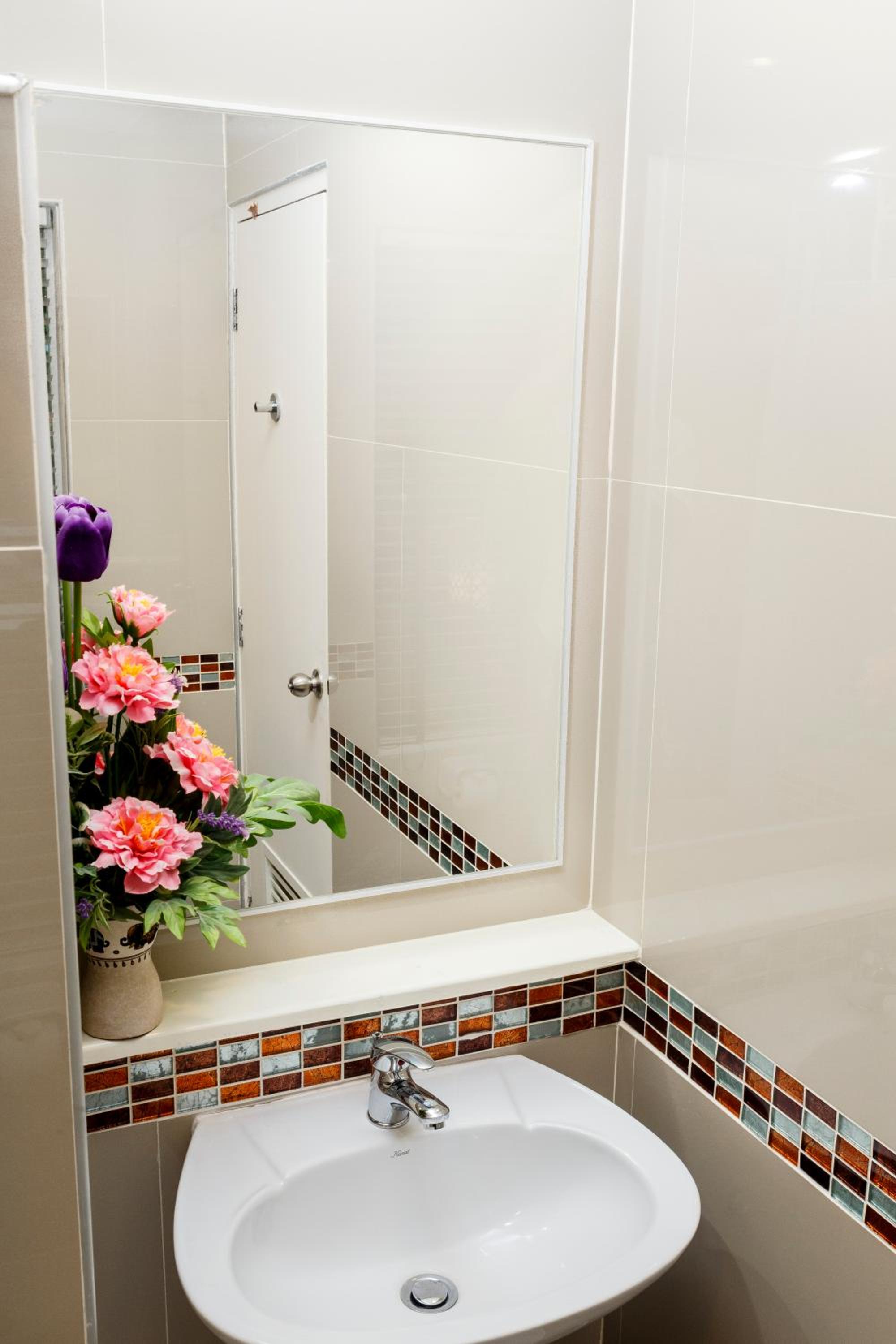 Tuana Hotels Brook Pool Access 48/50