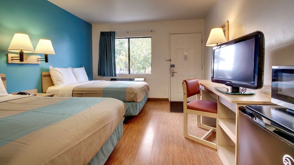 Motel6 Des Moines, IA - North 35/61