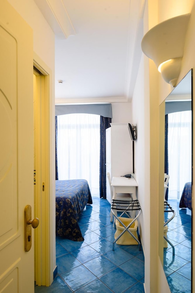 Bussola Di Hermes Hotel 44/57