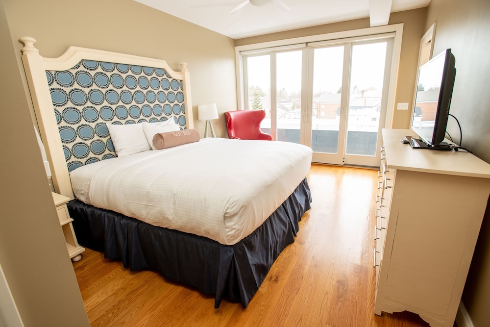 جناح ديلوكس بسرير كينج وسريرين كوين بـ3 غرف نوم مع أريكة، Capital Resorts 84 Main 4/10