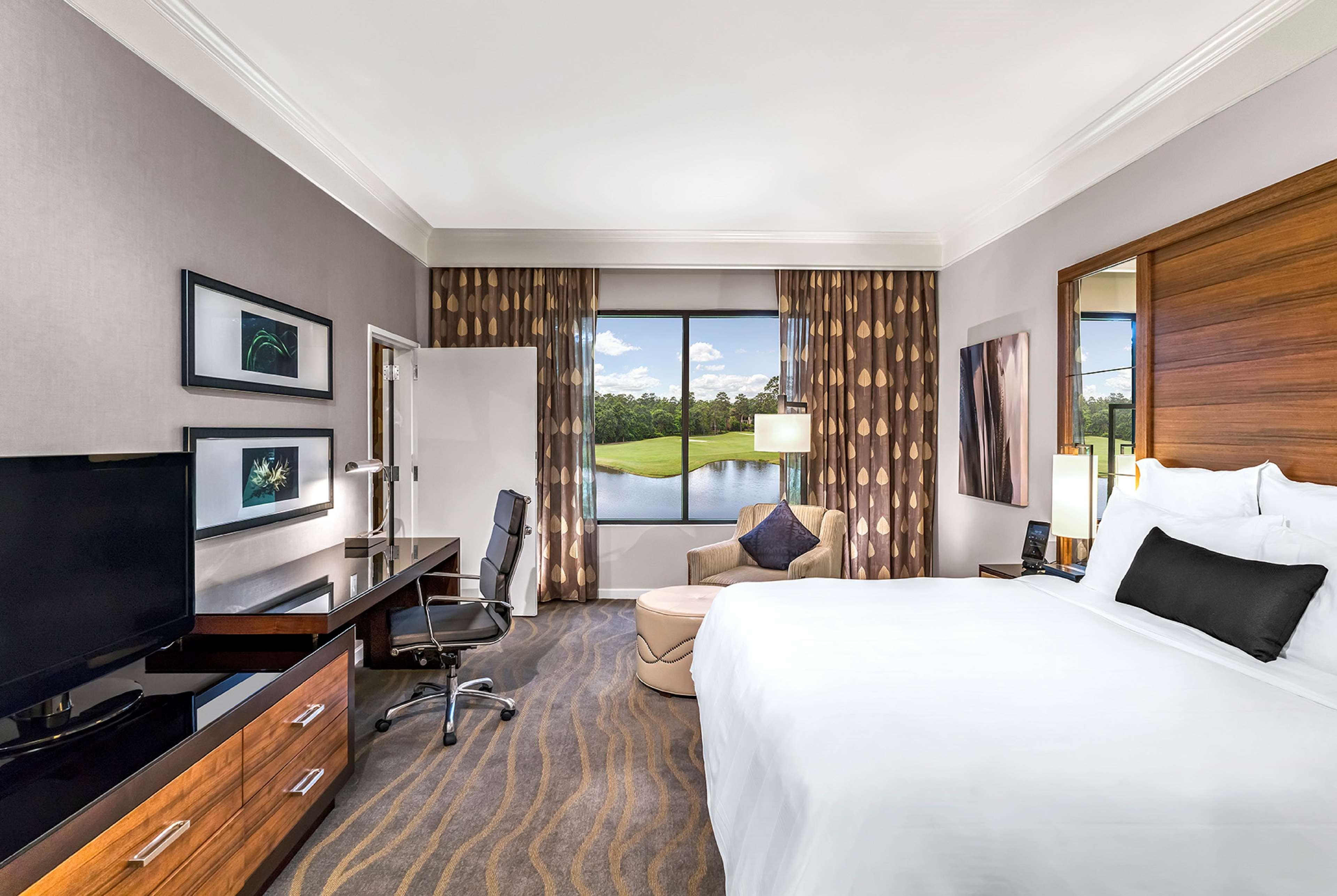 1 Bedroom, Suite, King Bed, Patio, Balcony