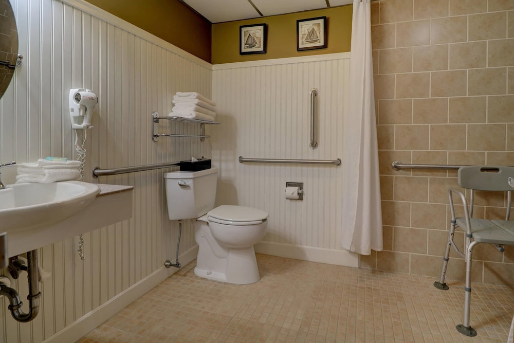 Anchorage Inn & Suites - Portsmouth 53/57