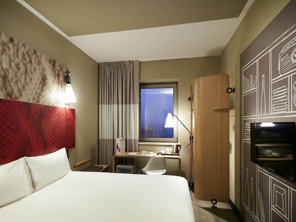 ROOM, DOUBLE BED