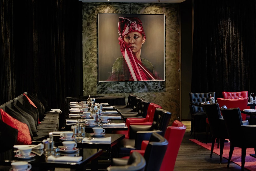 Savoy Hotel 27/33