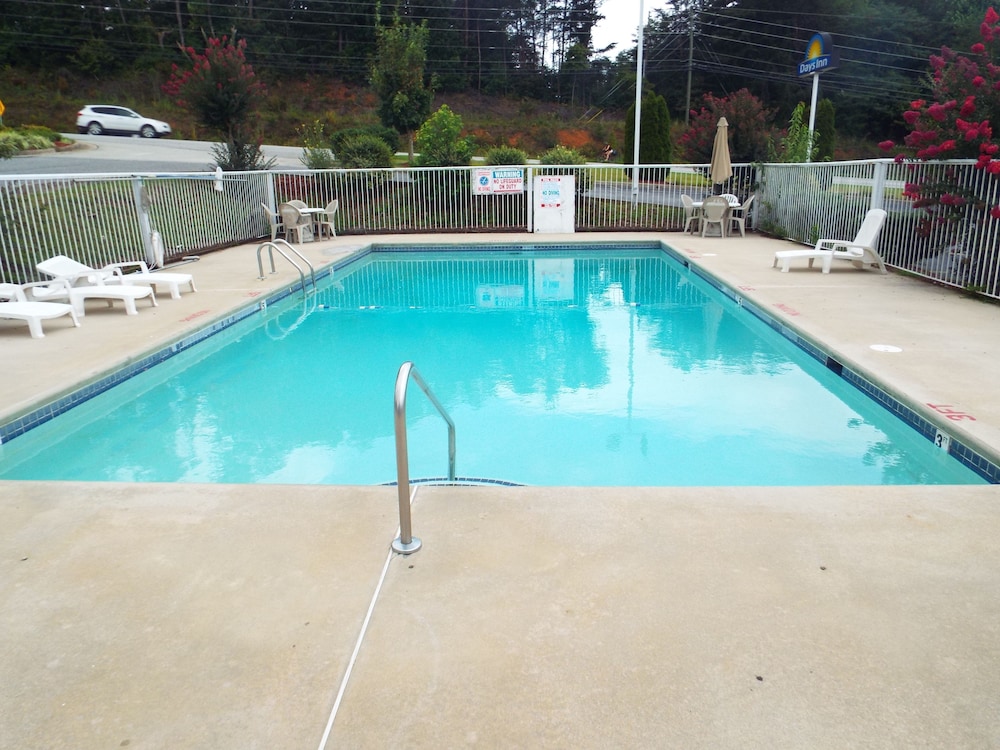 Days Inn by Wyndham Dahlonega 6/49