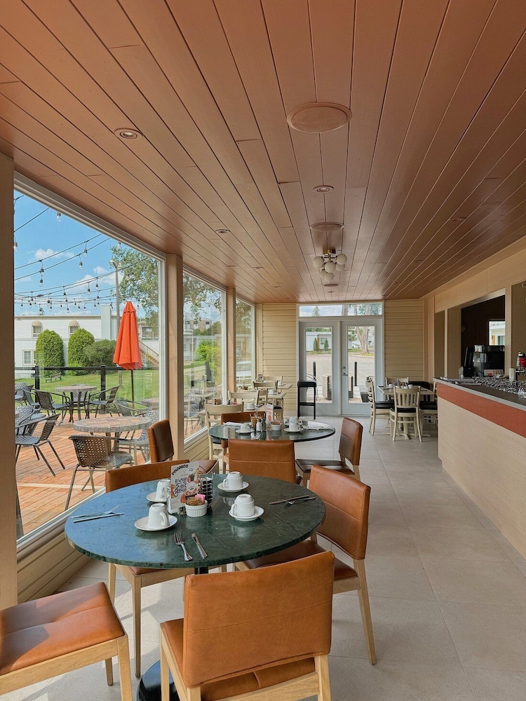 Auberge Resto Le Parasol 32/48