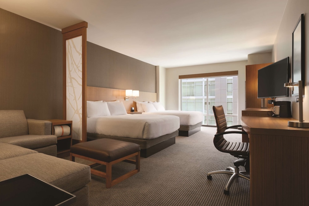 ROOM, 2 QUEEN BEDS, SOFA