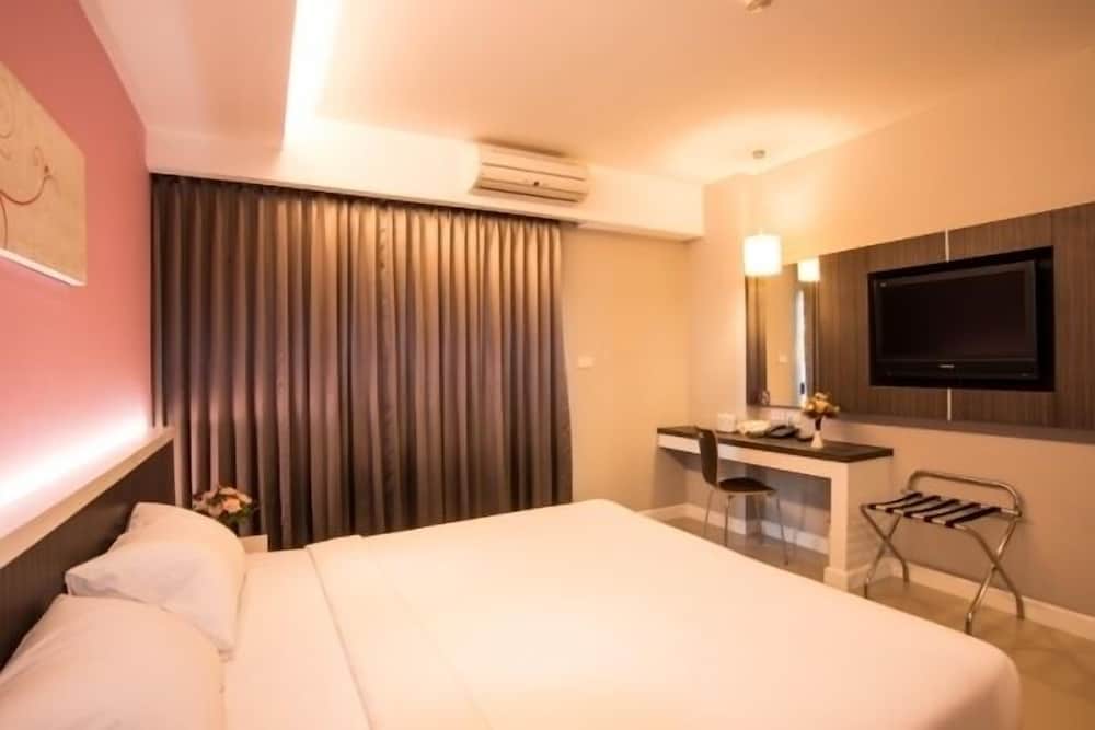 Napatra Hotel 9/23