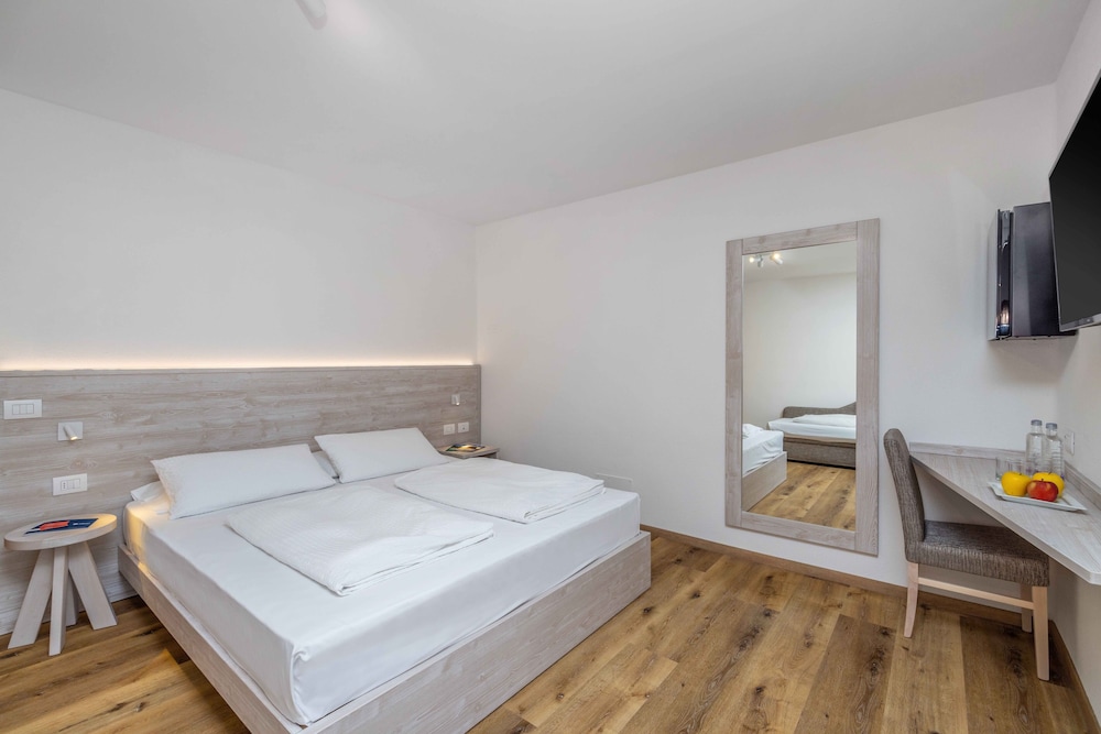 Hotel Londra 4/40