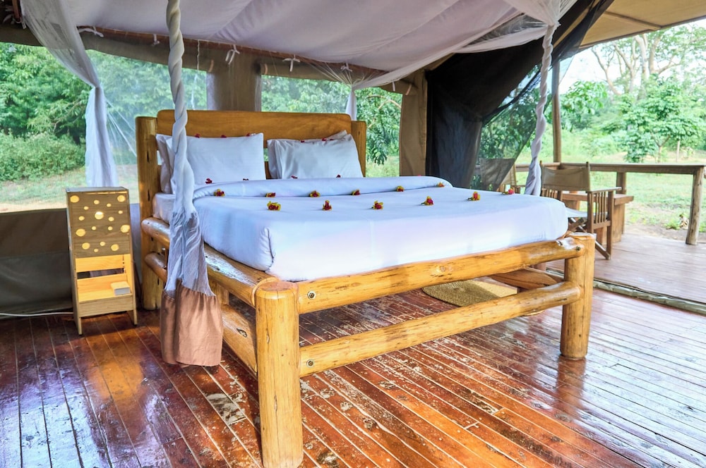 MIGUNGA TENTED CAMP 6/47