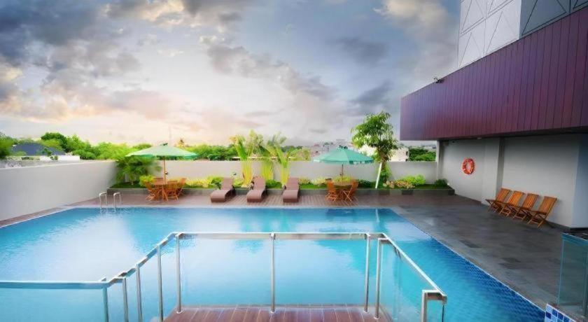Ayola First Point Hotel Pekanbaru 20/48