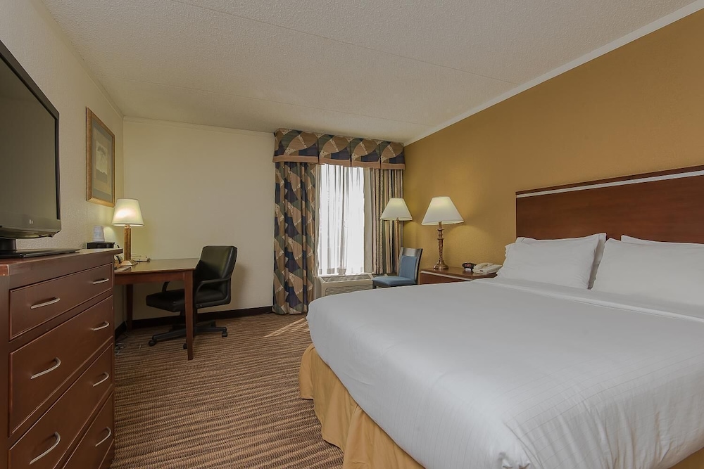Spark by Hilton Roanoke Civic Center 9/40