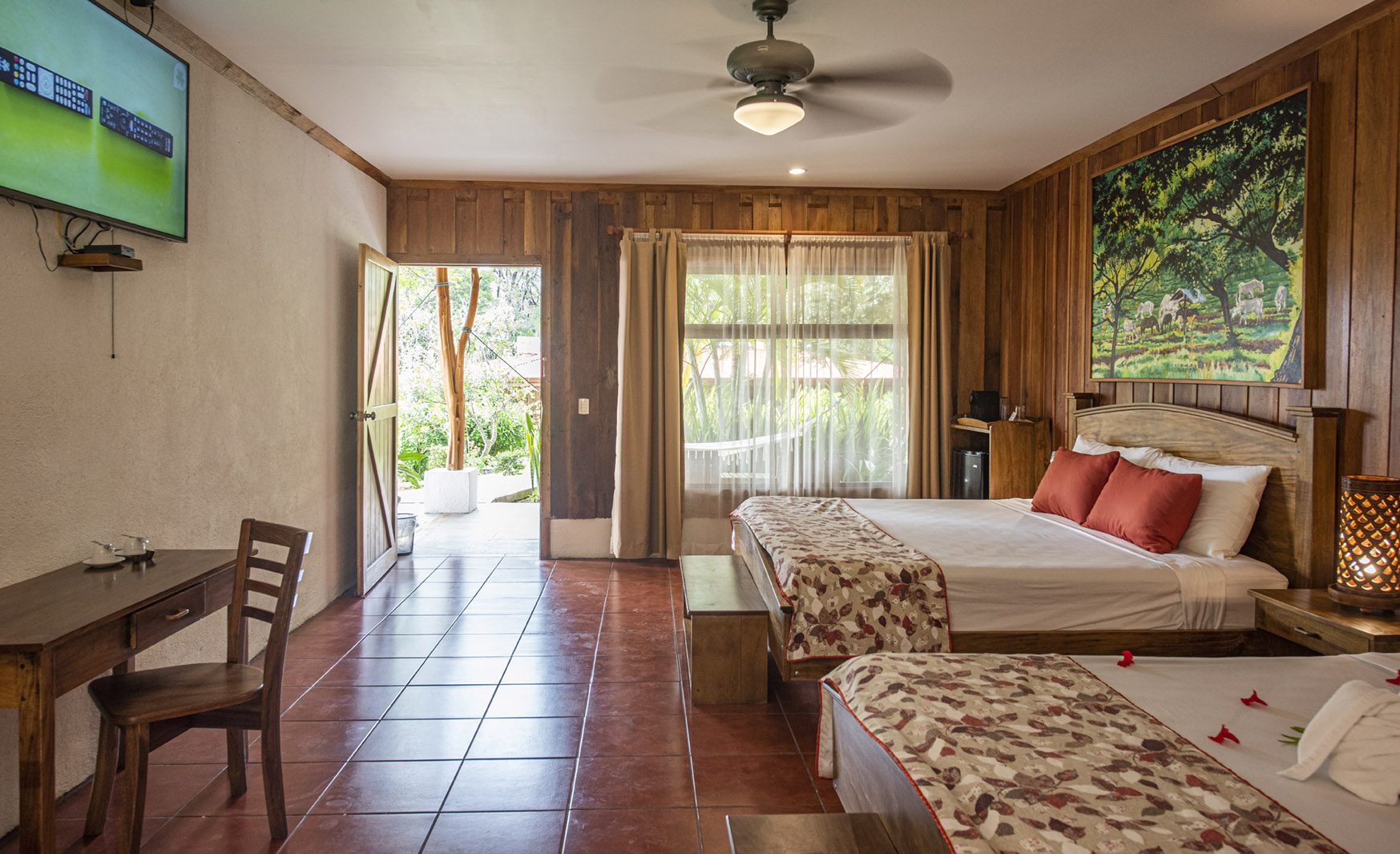 Legacy Suite - King Bed، Hacienda Guachipelin Hotel 3/3