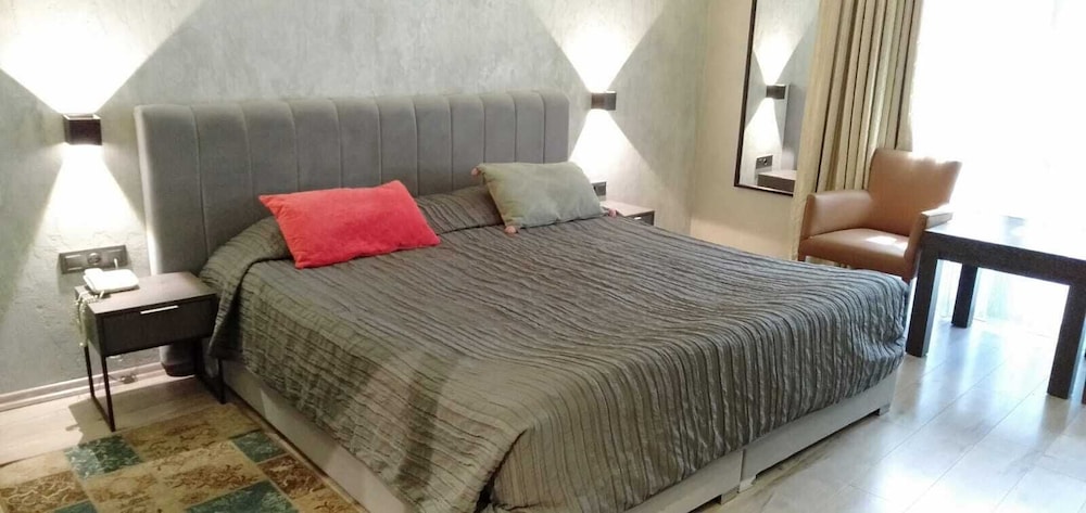 Orya Hotel 18/63