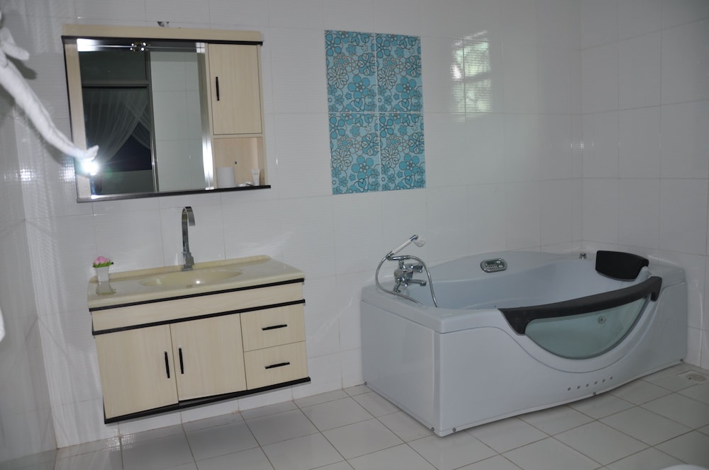 Karen Inn and Suites 48/50