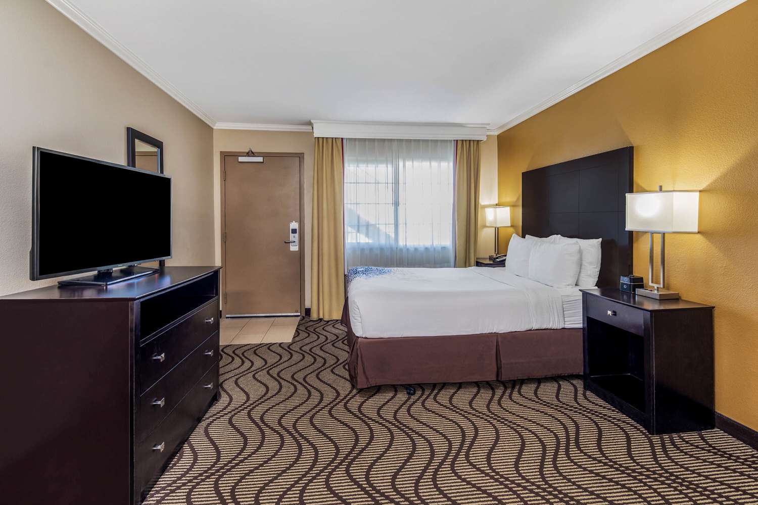 La Quinta Inn and Suites by Wyndham Carlsbad Legoland Area 15/22