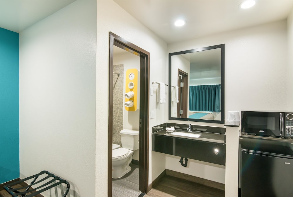 Motel6 South El Monte, CA - Los Angeles 43/44