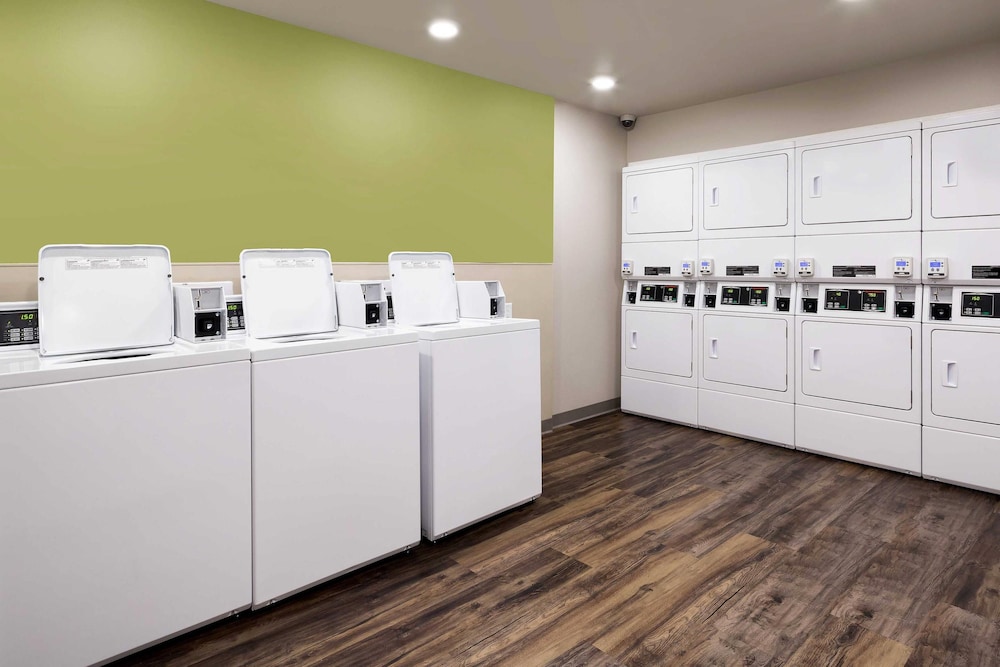 WoodSpring Suites Houston IAH Airport 11/48