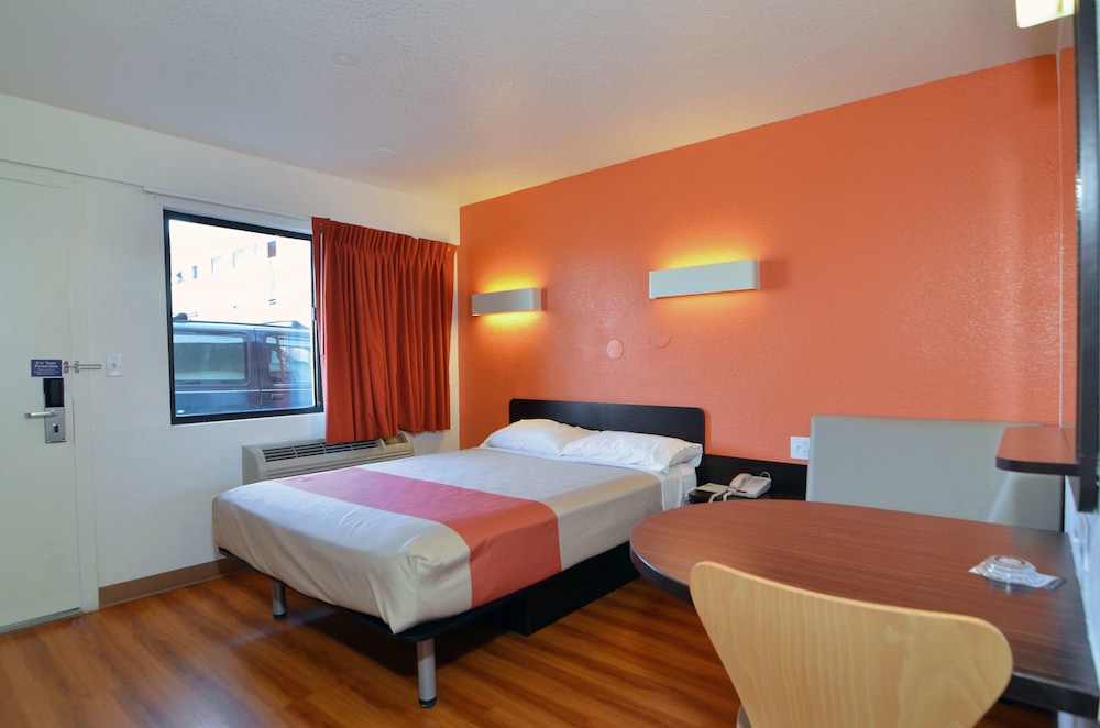 Motel6 Palm Desert, CA - Palm Springs Area 19/37