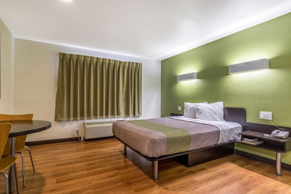 Motel6 Redlands, CA 24/43