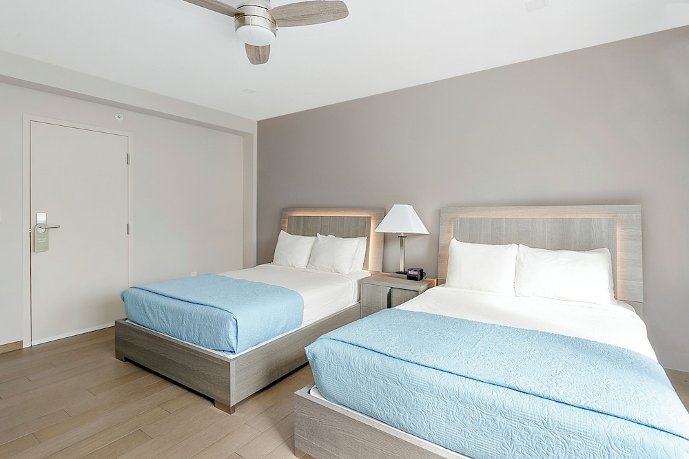 ROOM, 2 DOUBLE BEDS, PARTIAL OCEAN VIEW