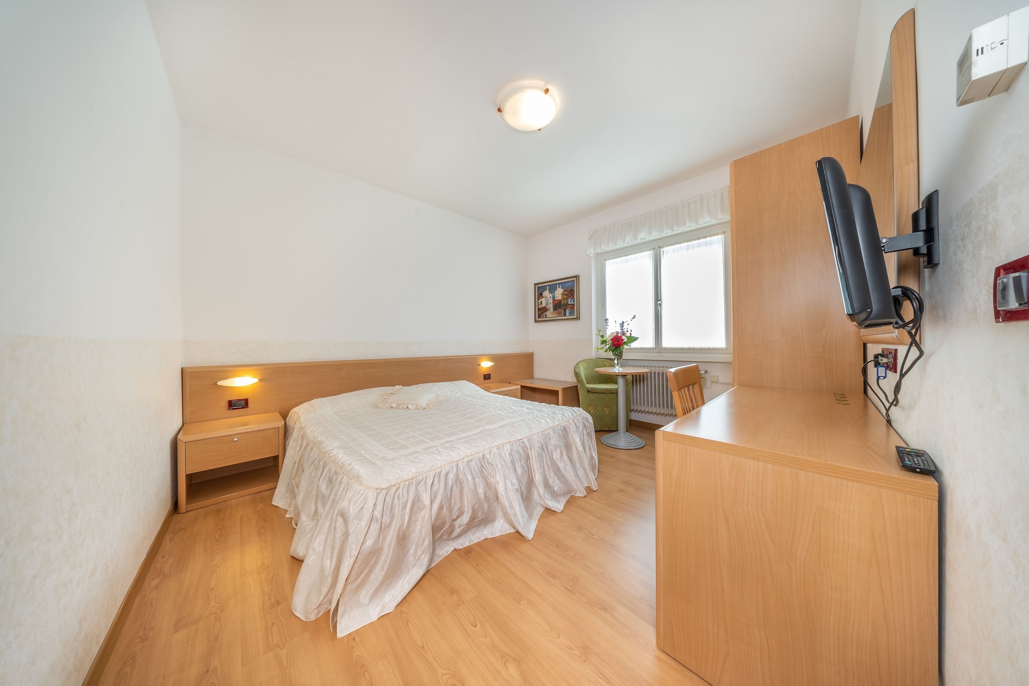 ROOM, DOUBLE BED