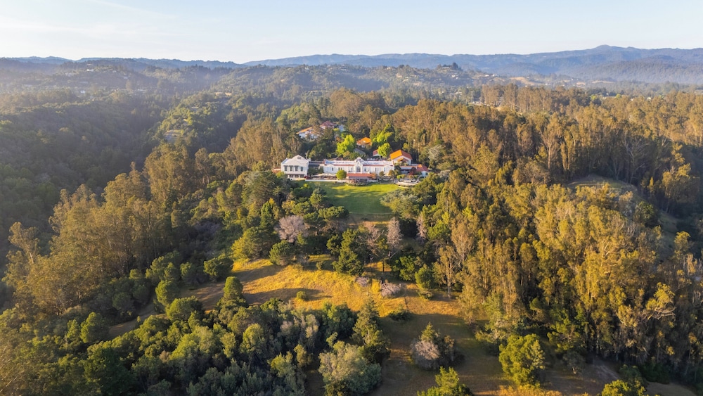 Chaminade Resort and Spa 70/73