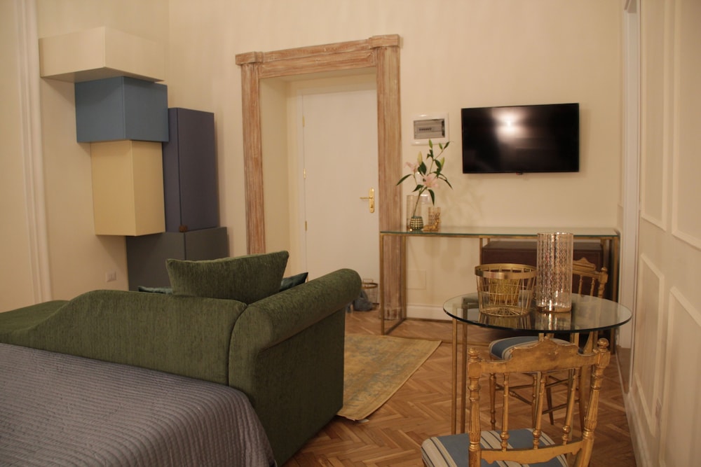Ingrami Suites 52/72