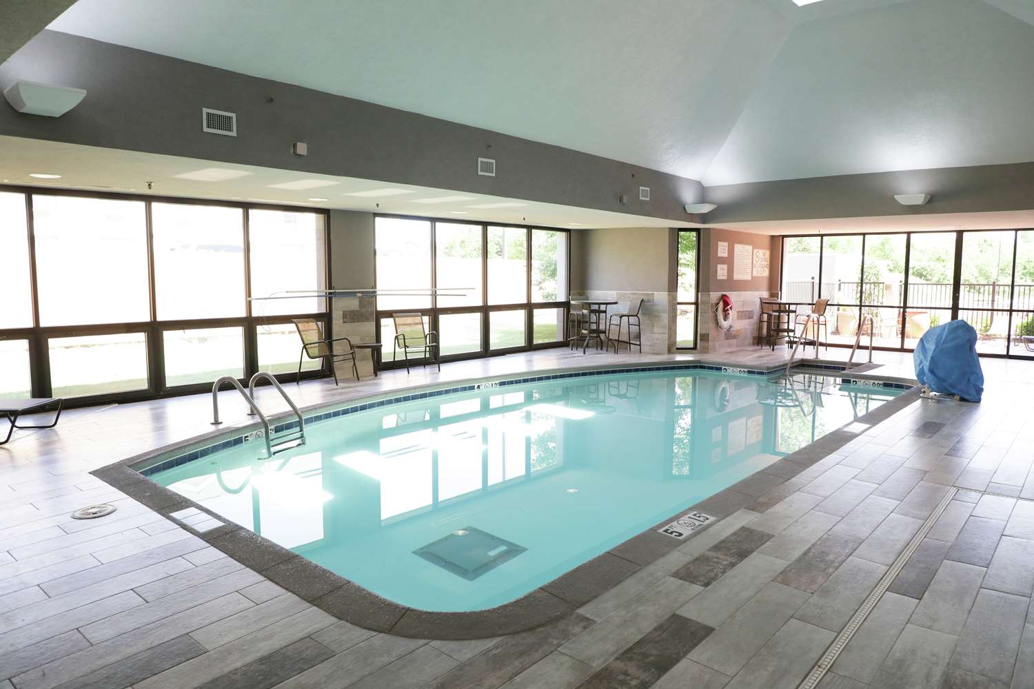 swimming pool spa