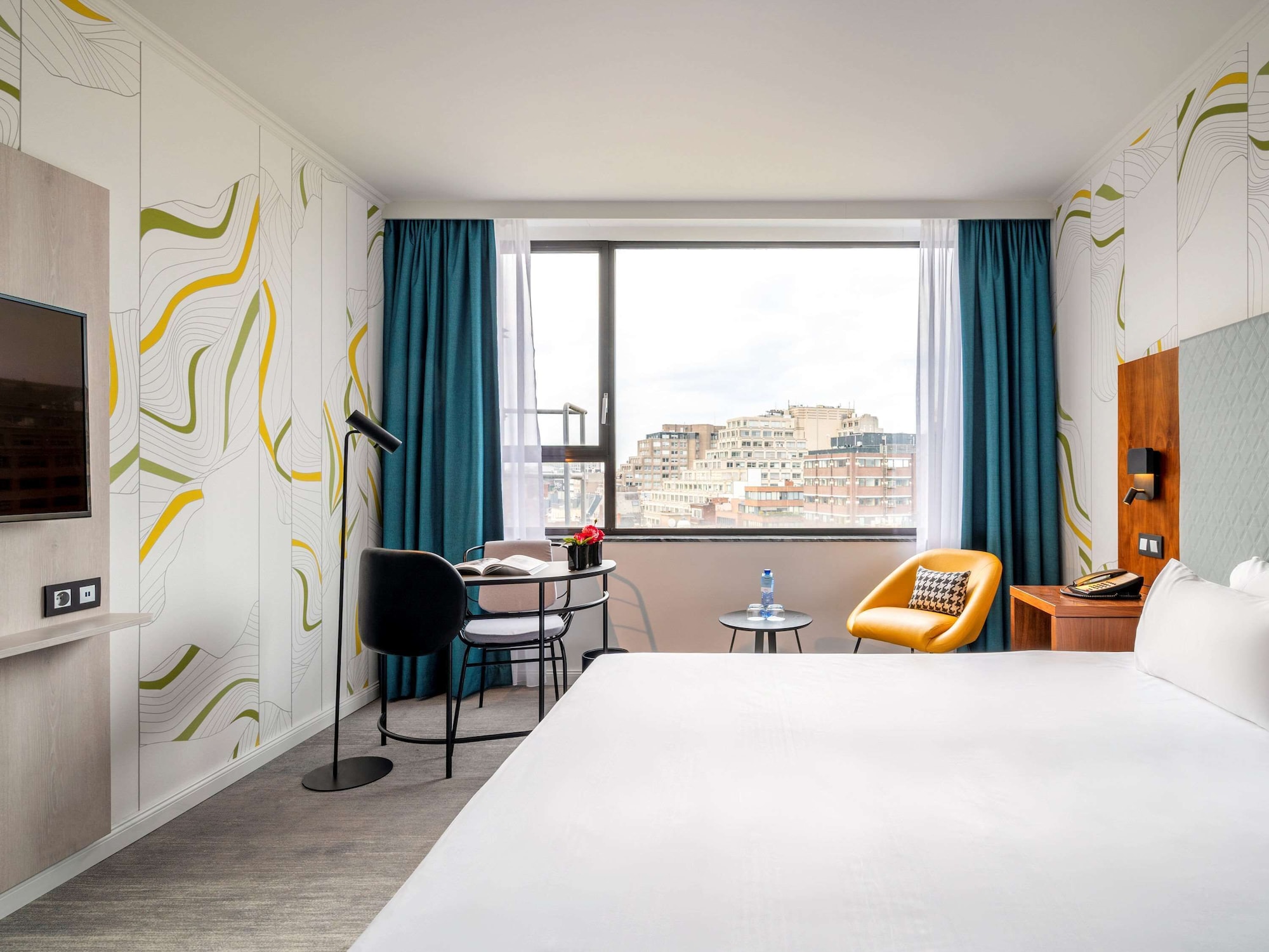Classic, King Bed, City Side, Sofa