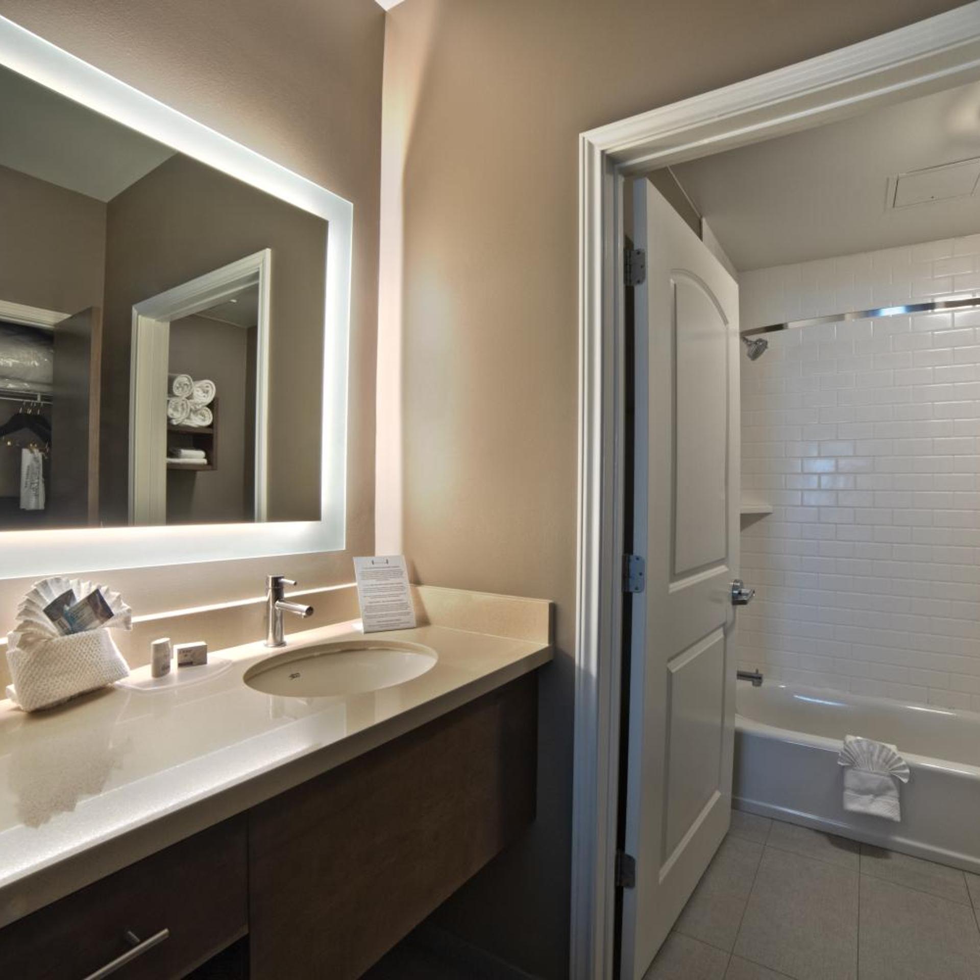 1 Bedroom, Queen Bed, Accessible, Staybridge Suites Houston Humble Generation Pk 4/6