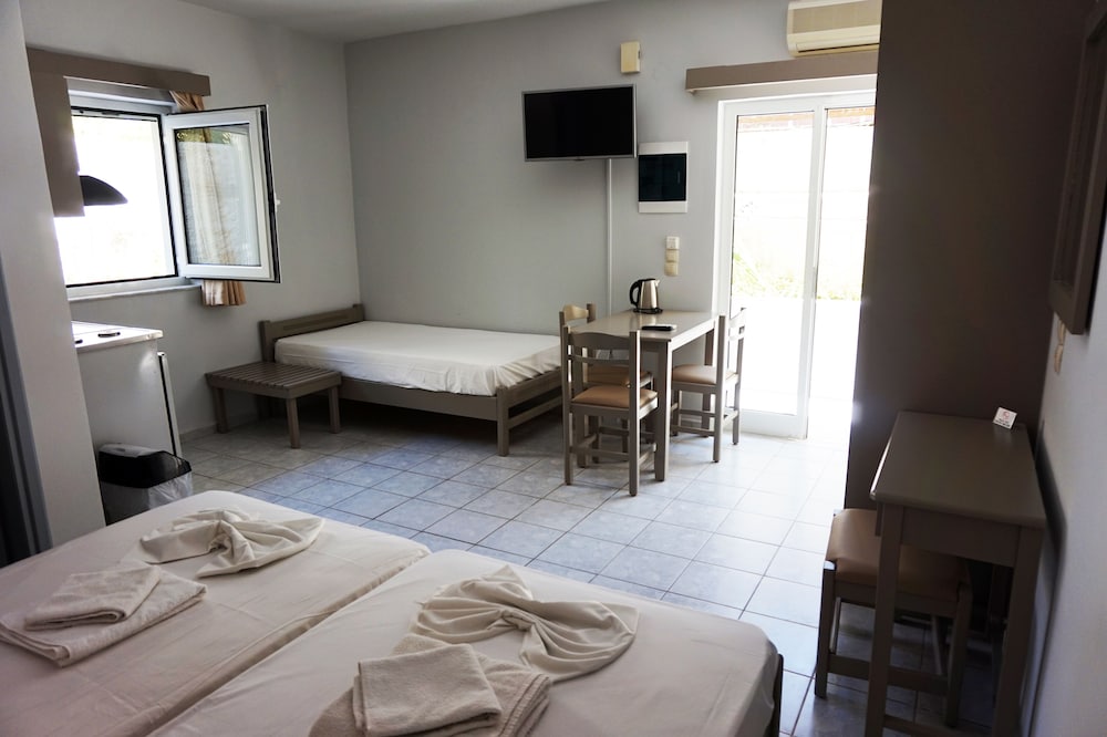 BASIC, DOUBLE OR TWIN BED, GROUND FLOOR