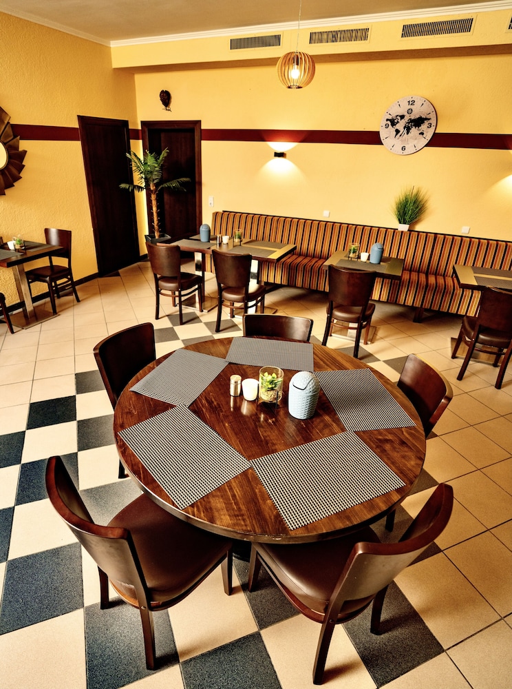 Parkhotel Lindenhof 25/40