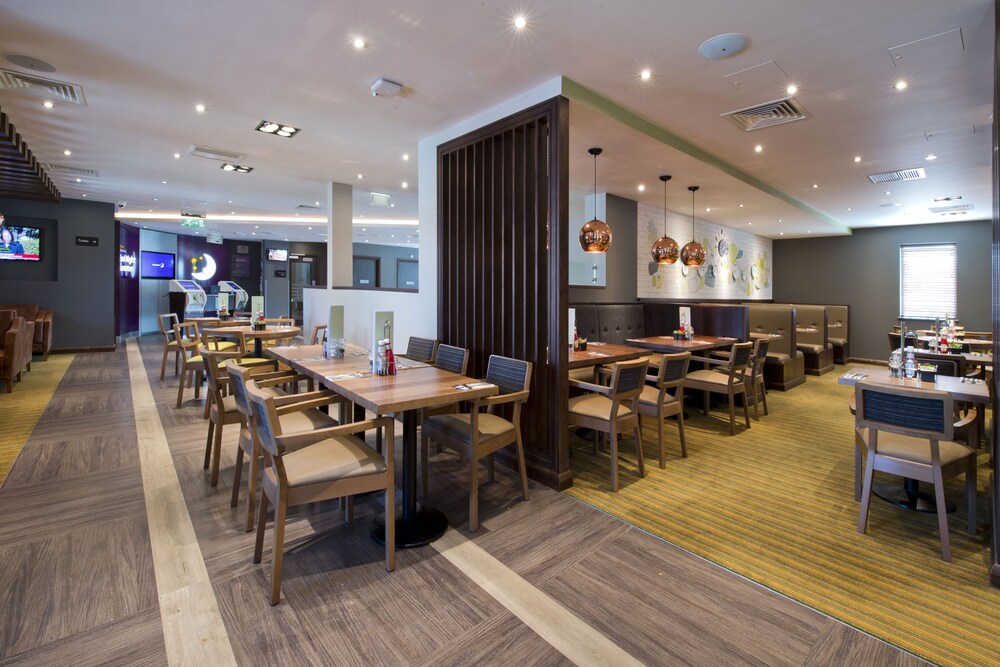 Premier Inn Addlestone 29/36