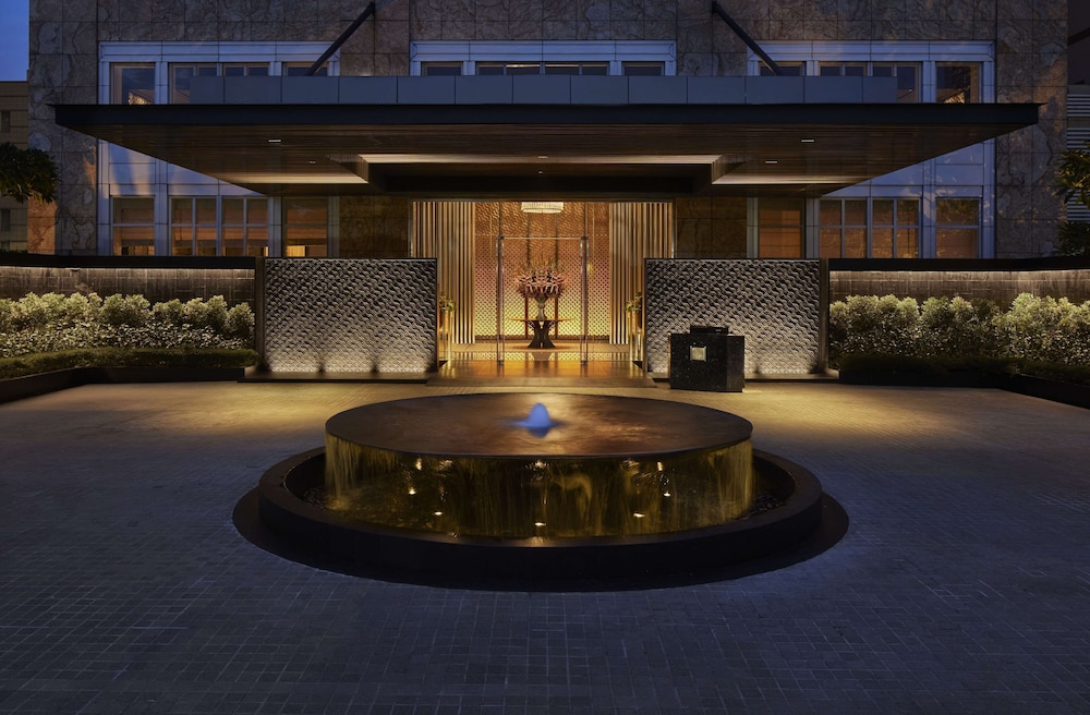 Keraton At the Plaza A Luxury Collection Hotel 4/52