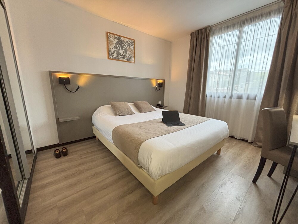 INTER-HOTEL LE VALOIS 7/50