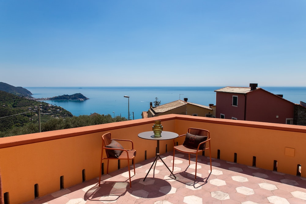 Villa Riviera Suites 42/50