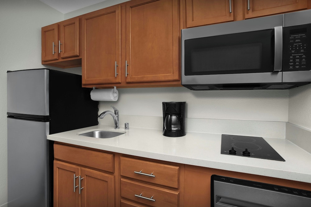 جناح بسرير كوين بغرفة نوم واحدة مع أريكة لذوي الإعاقة، TownePlace Suites by Marriott Albuquerque Airport 8/10