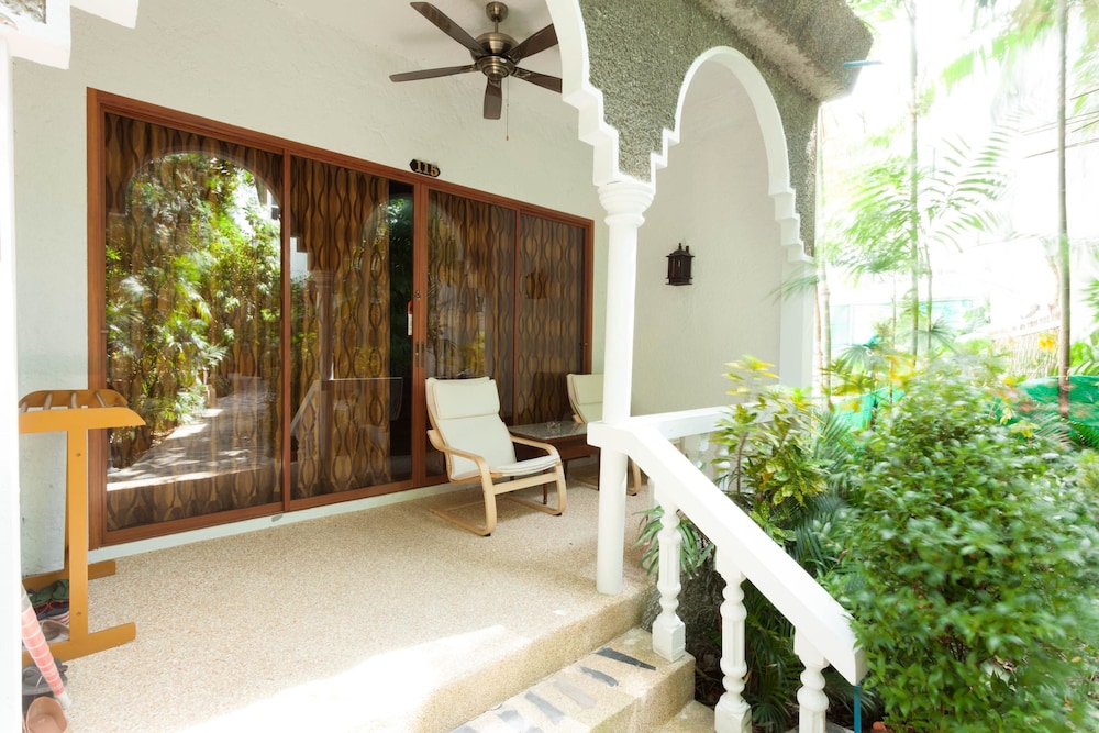 Tropica Bungalow Hotel 17/69
