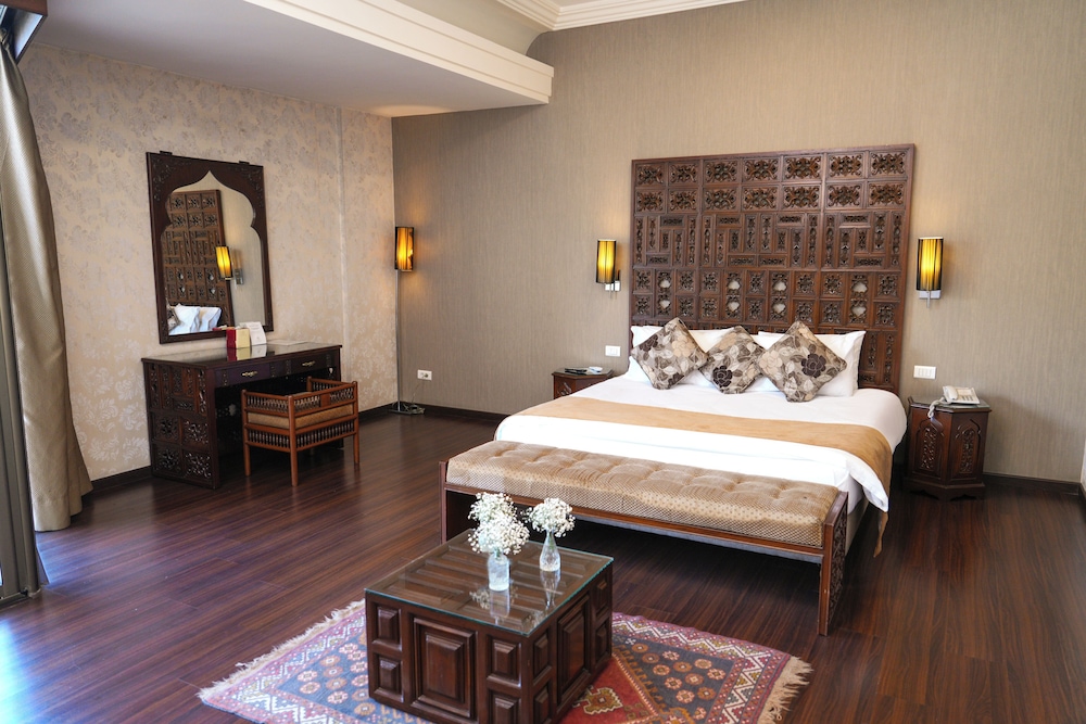 Honeymoon, Suite, Queen Bed, Mountain View, Balcony