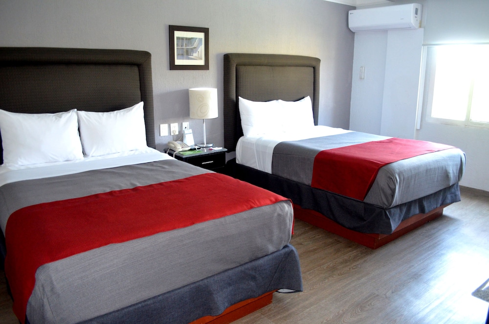 Plaza Camelinas Hotel 16/63