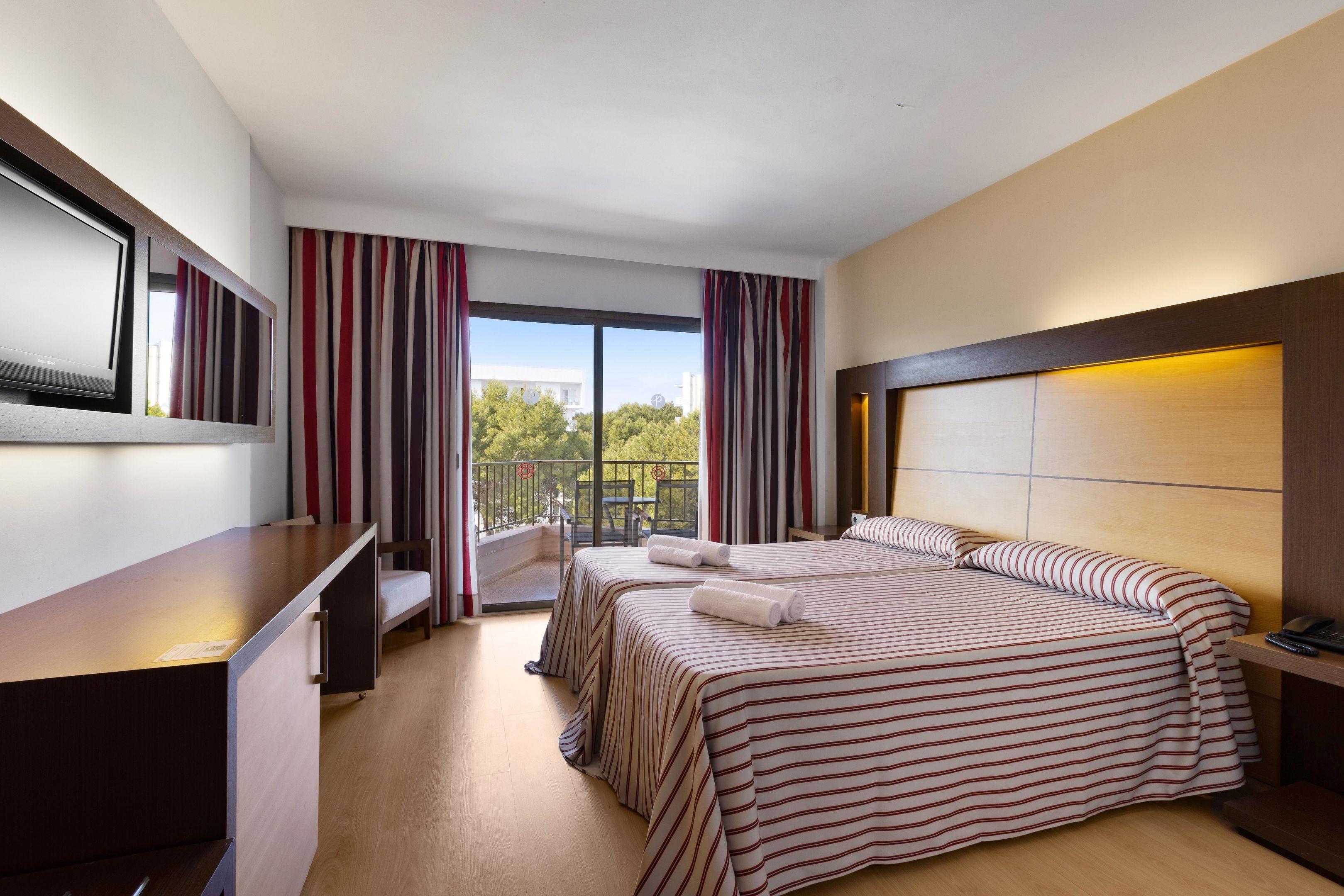 Standard, Double Bed, Pool View, Balcony or Terrace