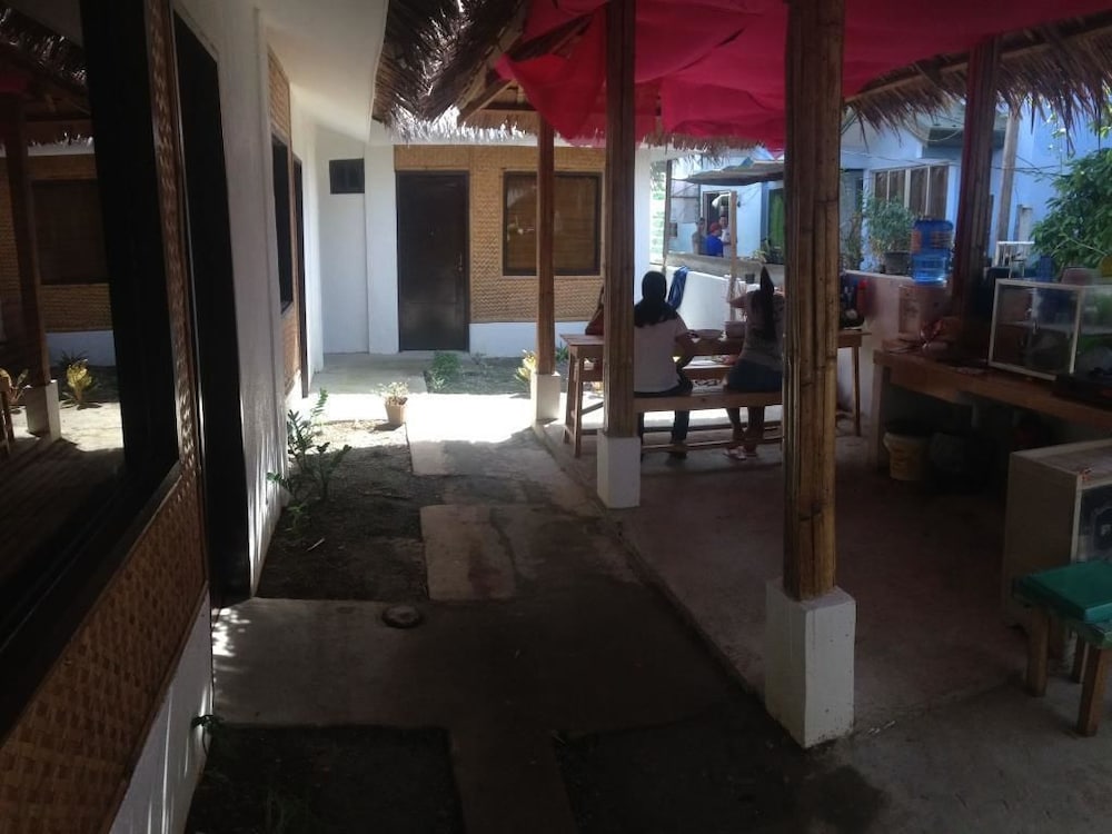 Lolas Lodge 44/59