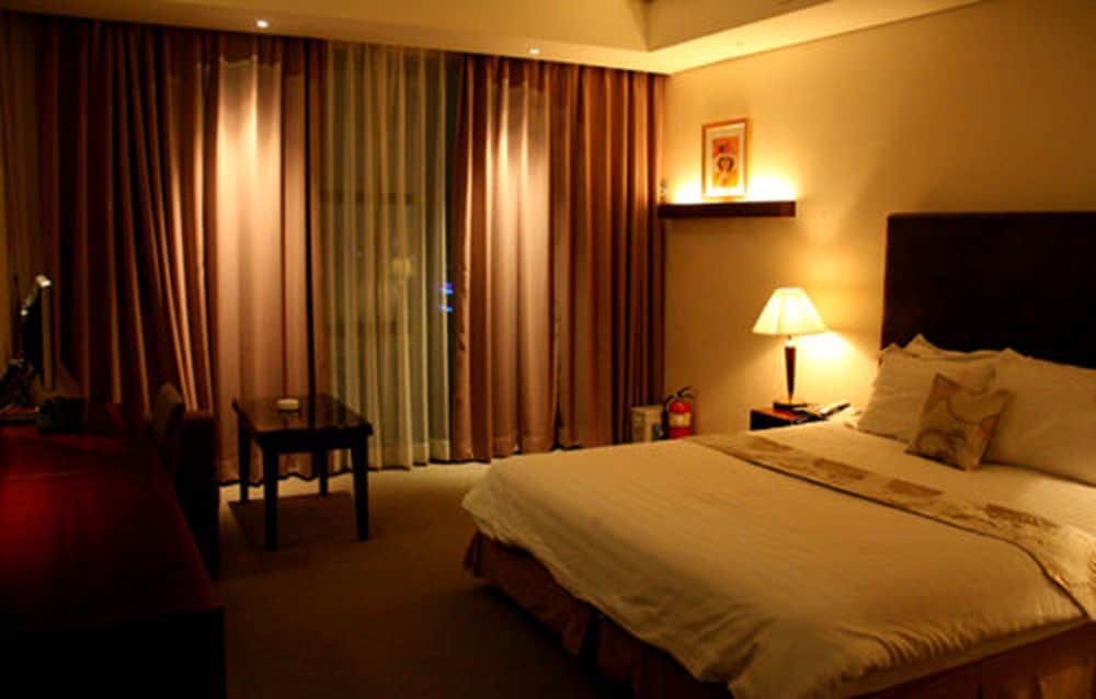 Sunshine Hotel 9/54