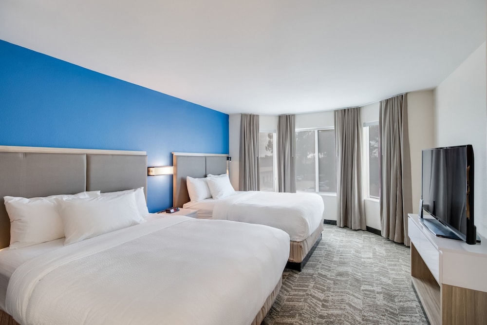 2 Bedrooms, Suite