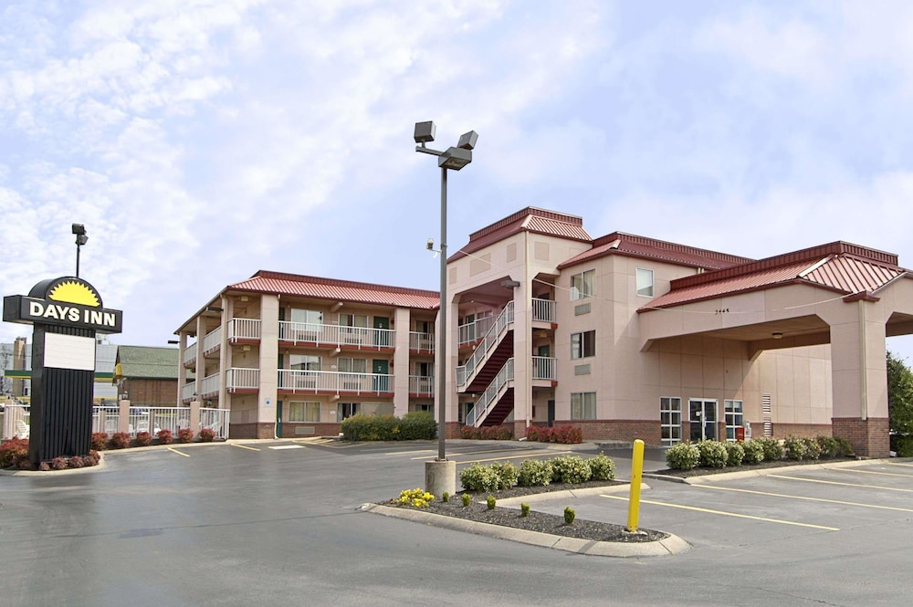 Days Inn by Wyndham Nashville Airport 20/26