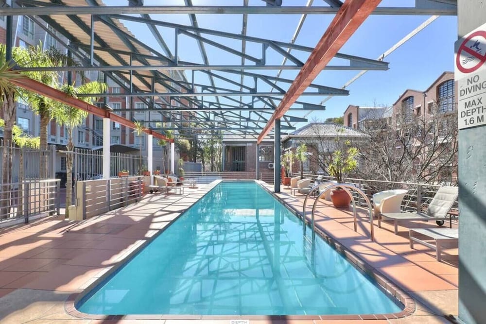 Chic Loft In The Heart Of Cape Town 25/29