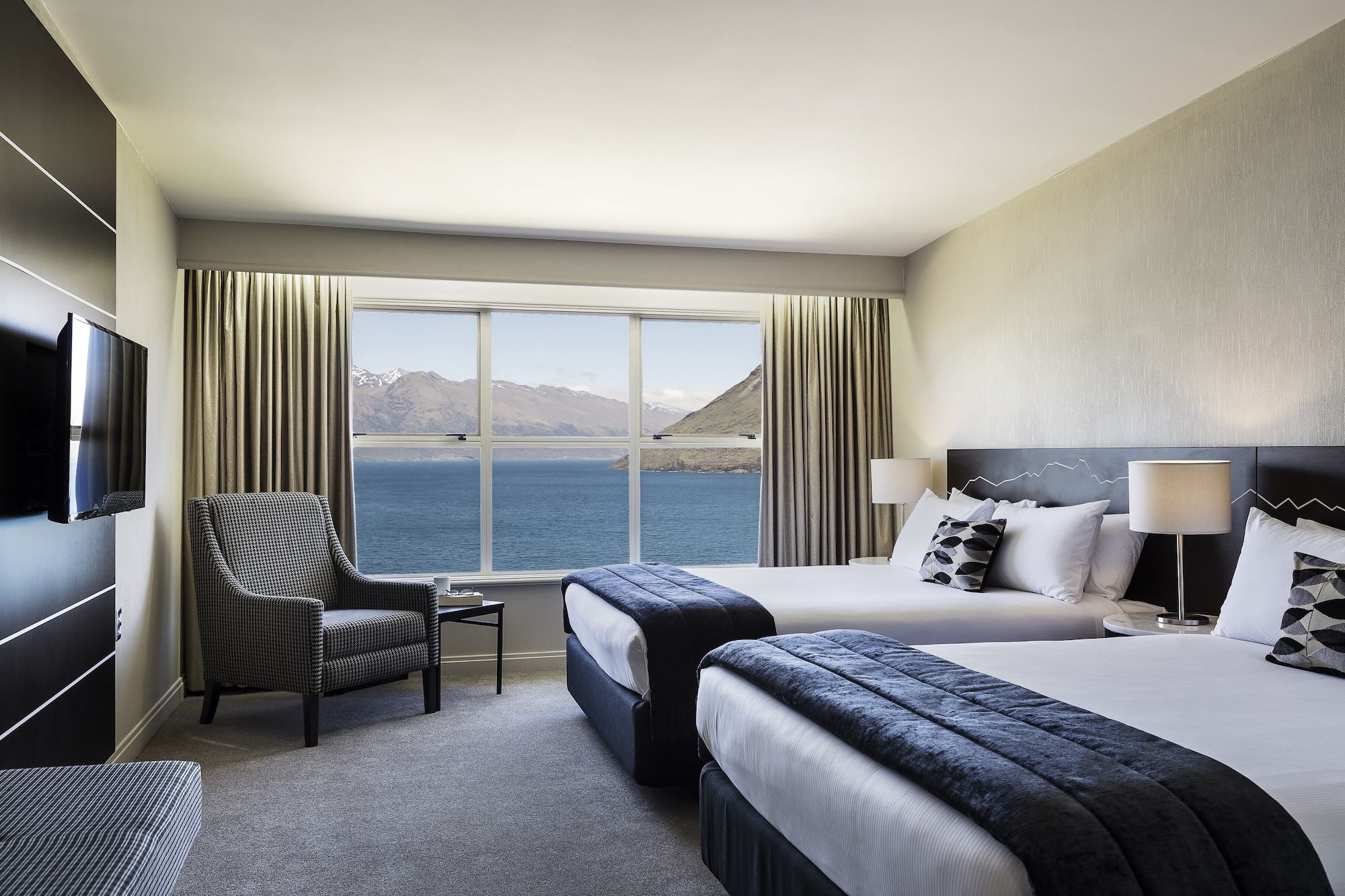 Room, 2 Queen Beds, Lake View